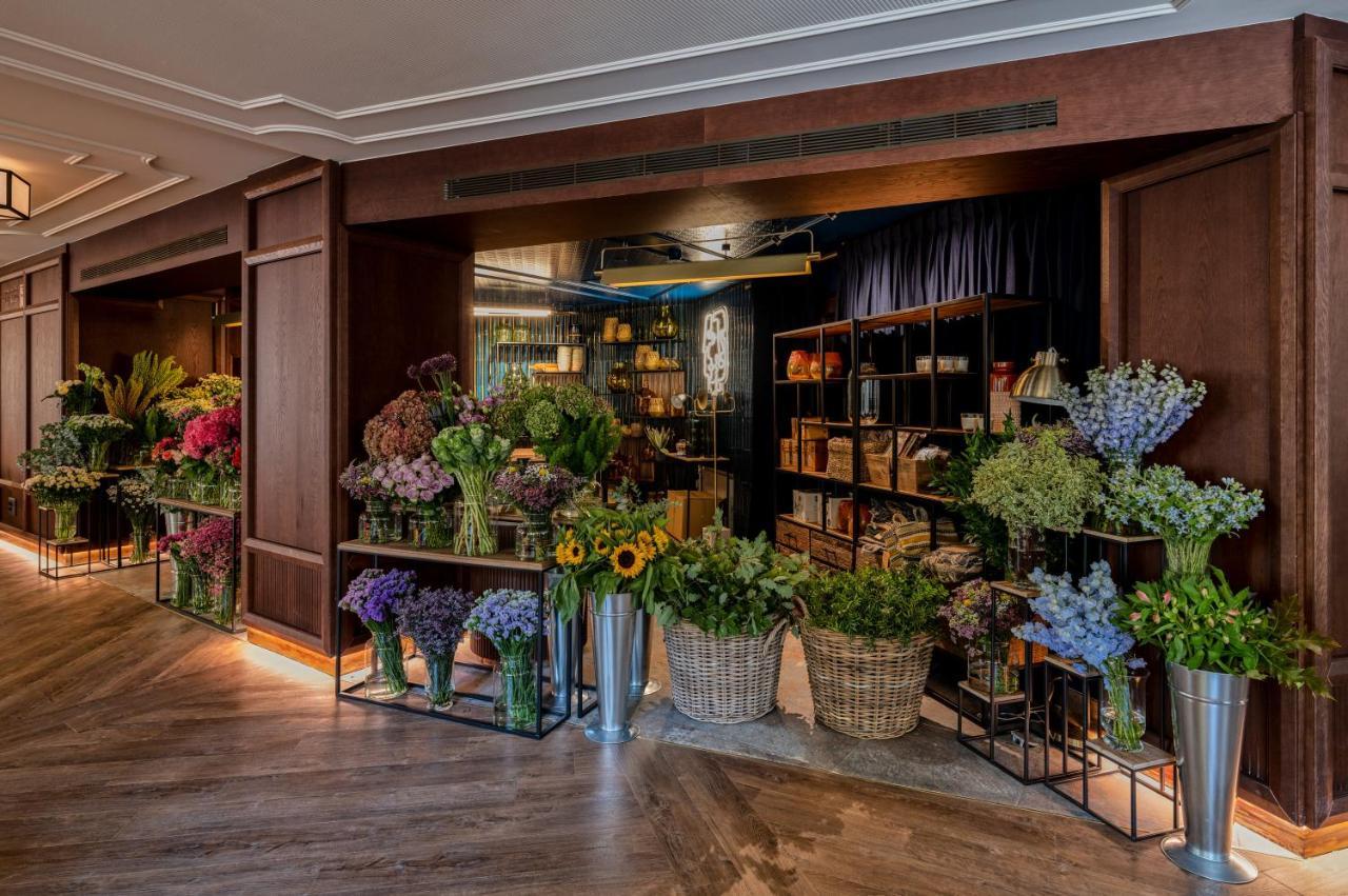 Only You Hotel Valencia Bagian luar foto The Flower Shop