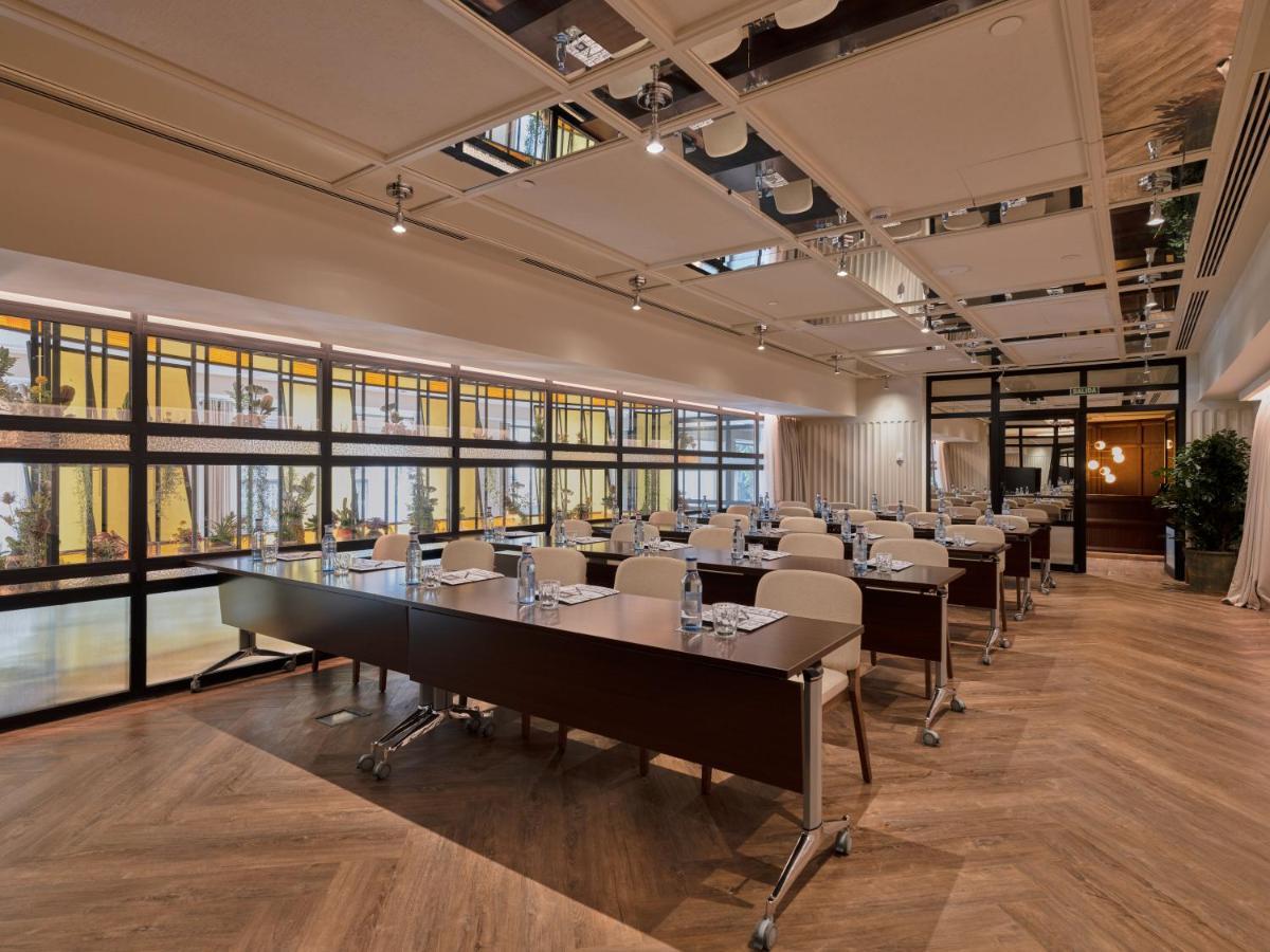 Only You Hotel Valencia Bagian luar foto Meeting room at the Westin Palace, Madrid