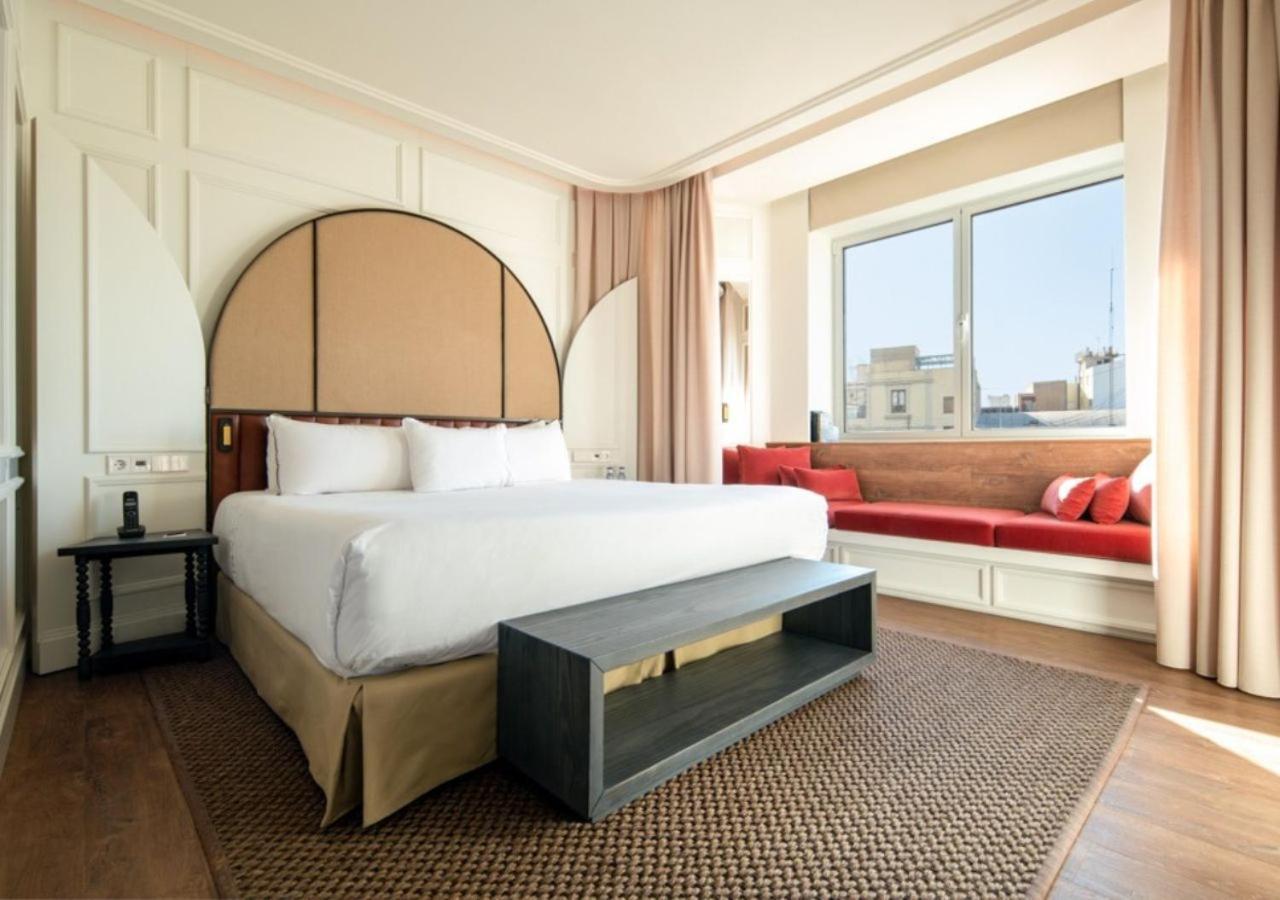 Only You Hotel Valencia Bagian luar foto A bedroom at the hotel