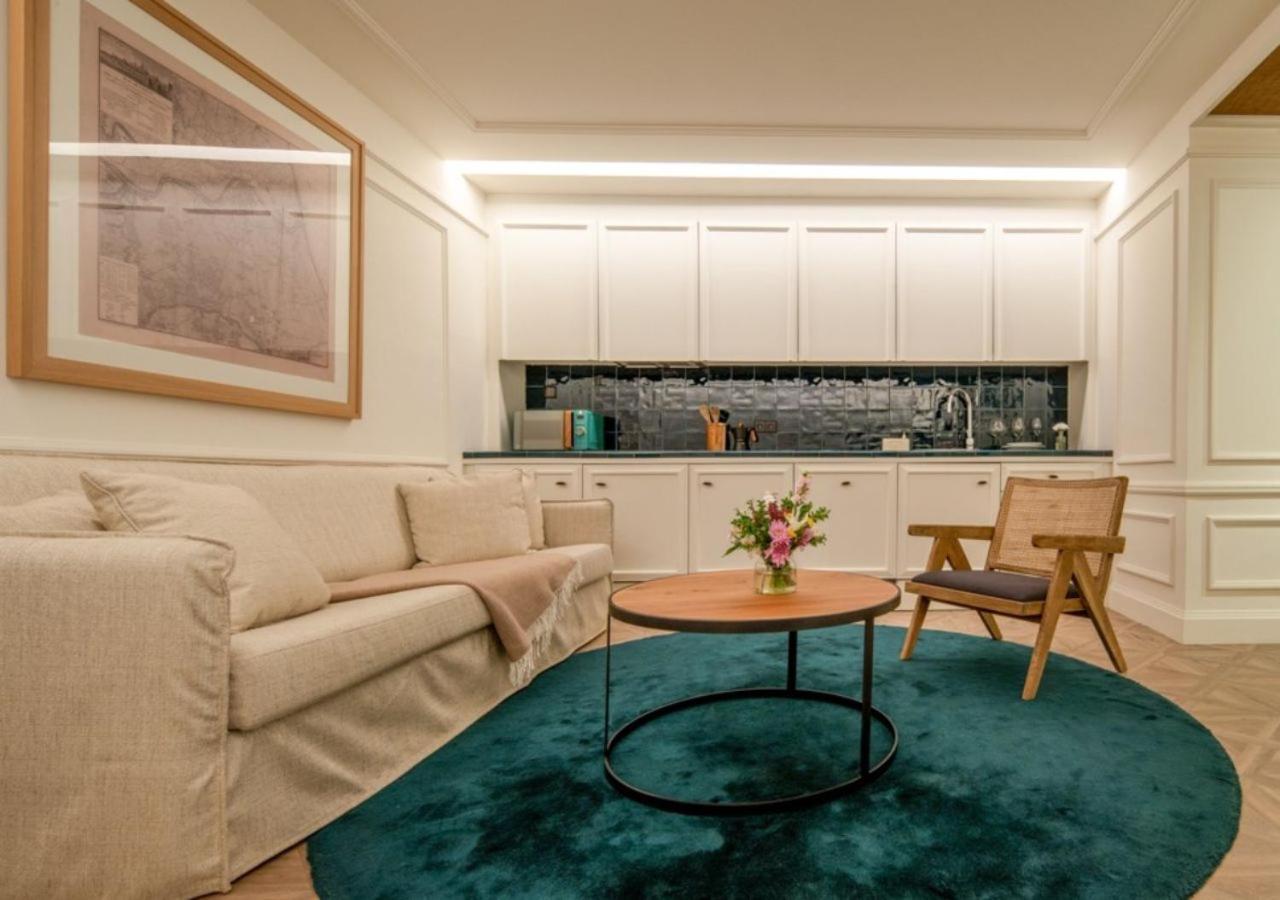 Only You Hotel Valencia Bagian luar foto A living room at the hotel