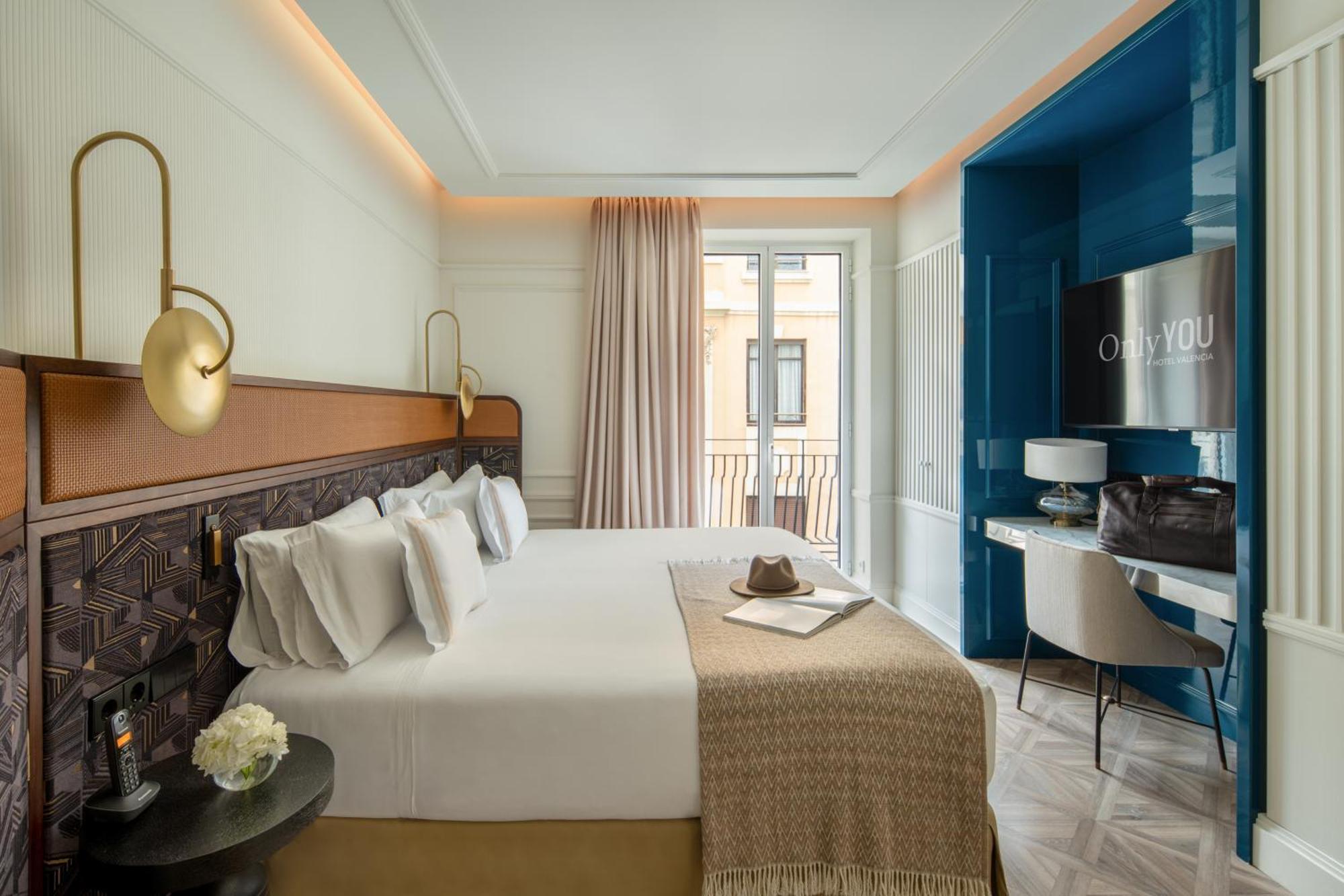 Only You Hotel Valencia Bagian luar foto Deluxe Room