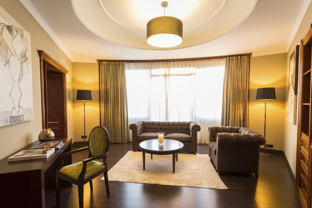 Only You Hotel Valencia Bagian luar foto Suite at the Grand Hotel