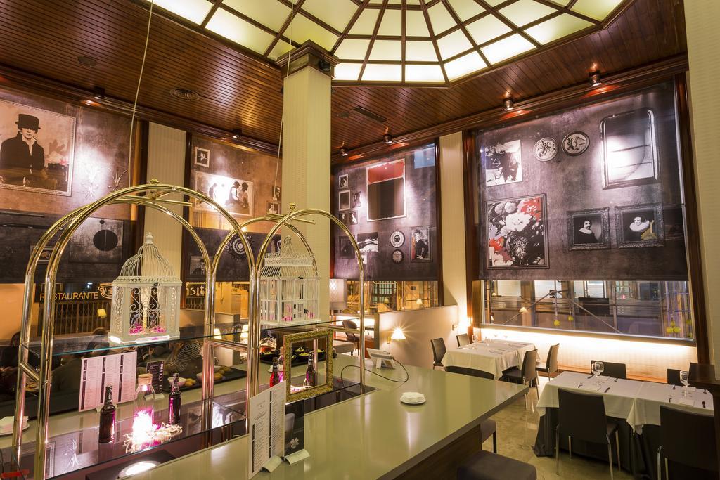 Only You Hotel Valencia Bagian luar foto The interior of the restaurant